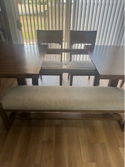 6 piece Dining room table set (table extends for large families)