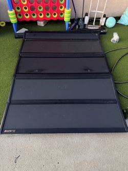 BAKFlip MX4 Folding Tonneau Truck Bed Cover - (6.9 ft) Bed