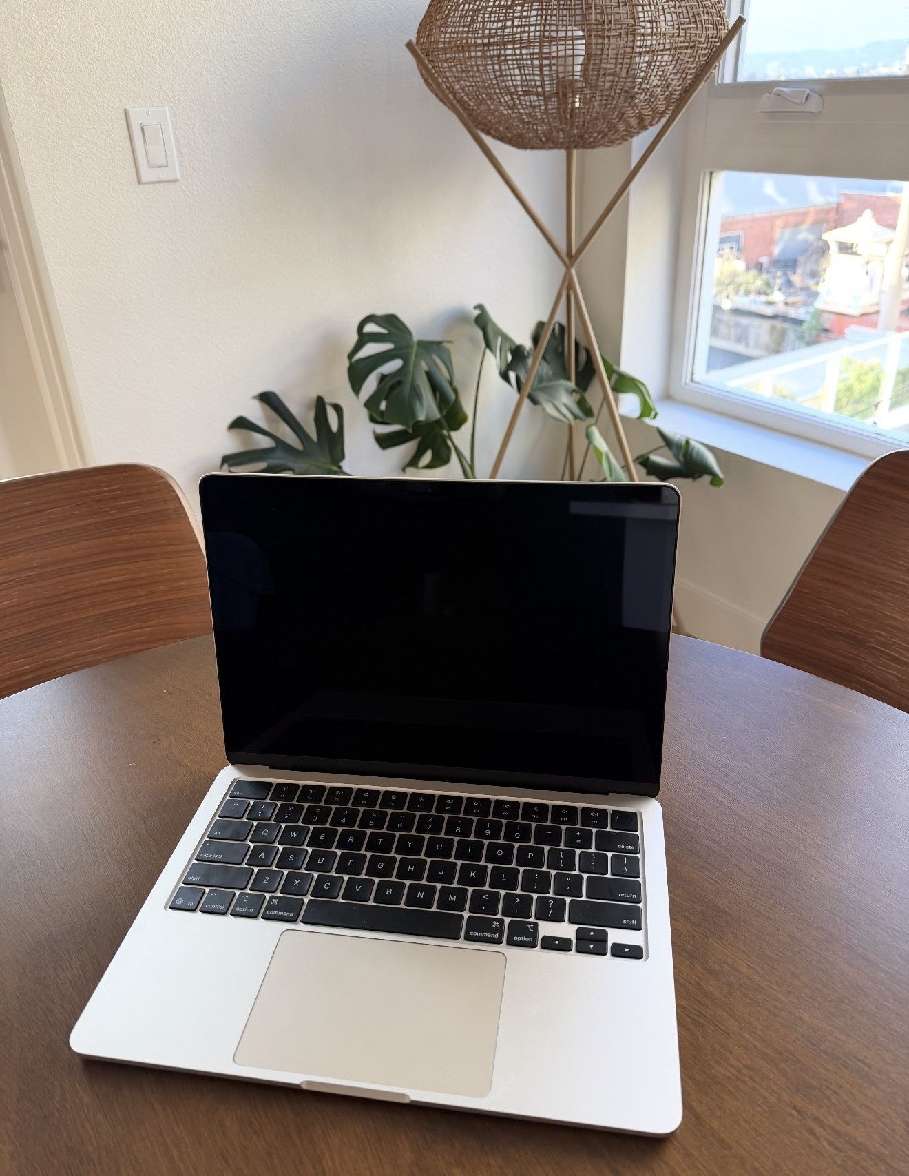 Used Like New MacBook Air 13” M4 2025, Starlight