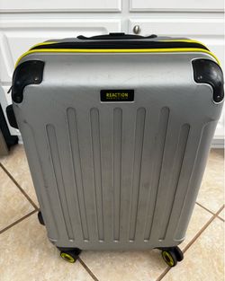 Luggage: Kenneth Cole Reaction 24"