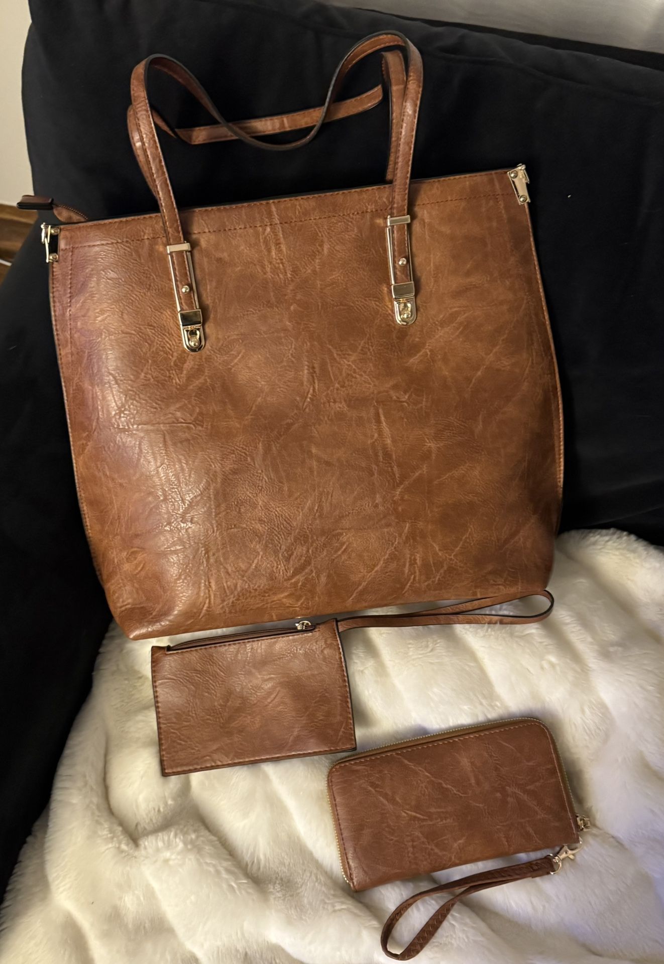 Beautiful Tote With Wristlet and Wallet