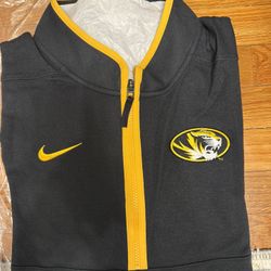 Men’s Nike Quarter Zip New Size XL