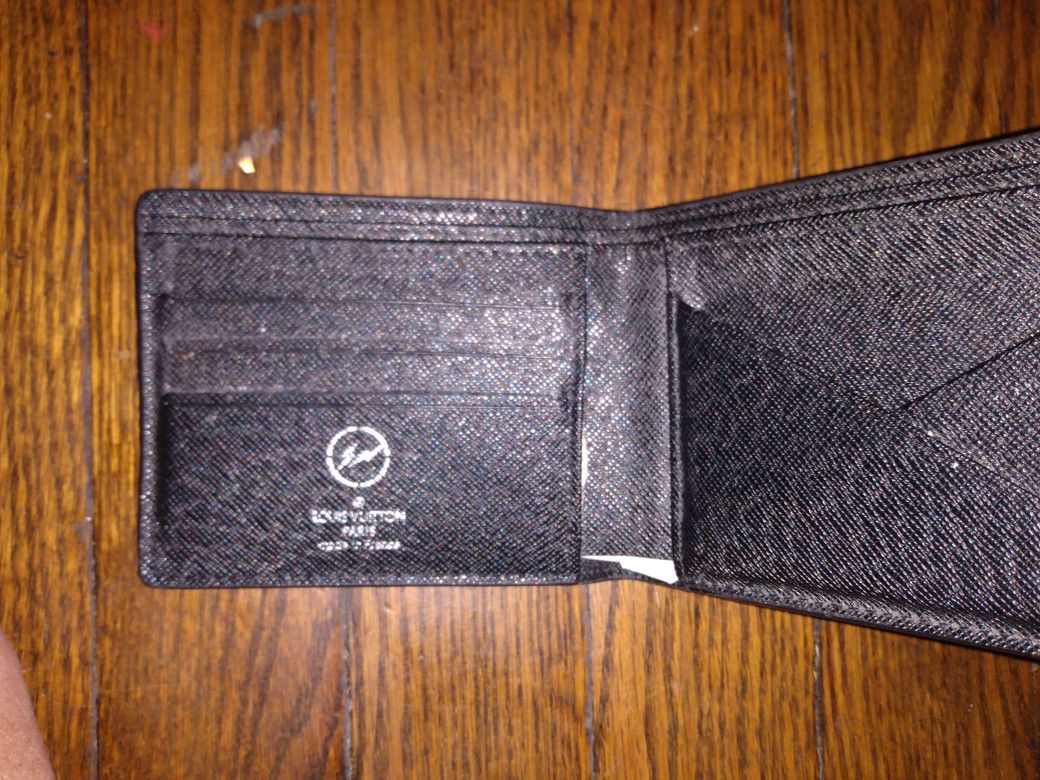 Louis Vuitton keychain wallet for Sale in Chicago, IL - OfferUp