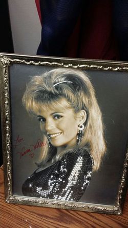 Signed Vanna White picture