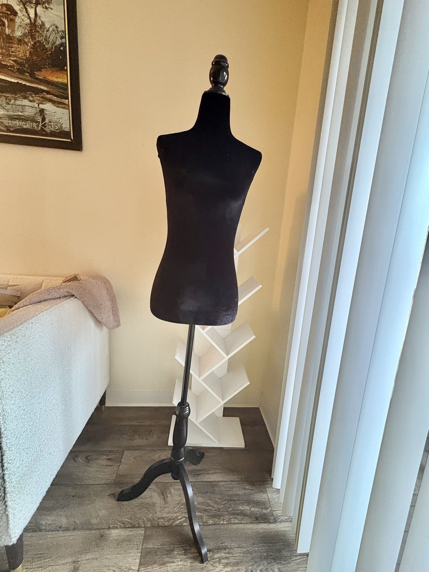Model Wo-Mannequin 