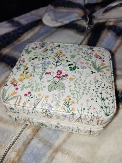 Jewelry box