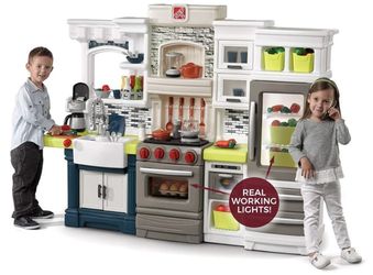BRAND NEW IN BOX Step2 Kids Interactive Deluxe Toy Kitchen Set