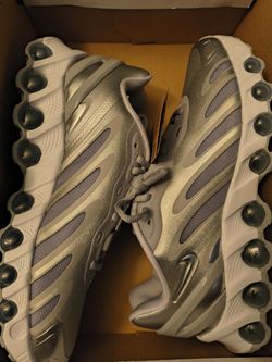 New Airmax Size 10 Women's Size 8.5 Men
