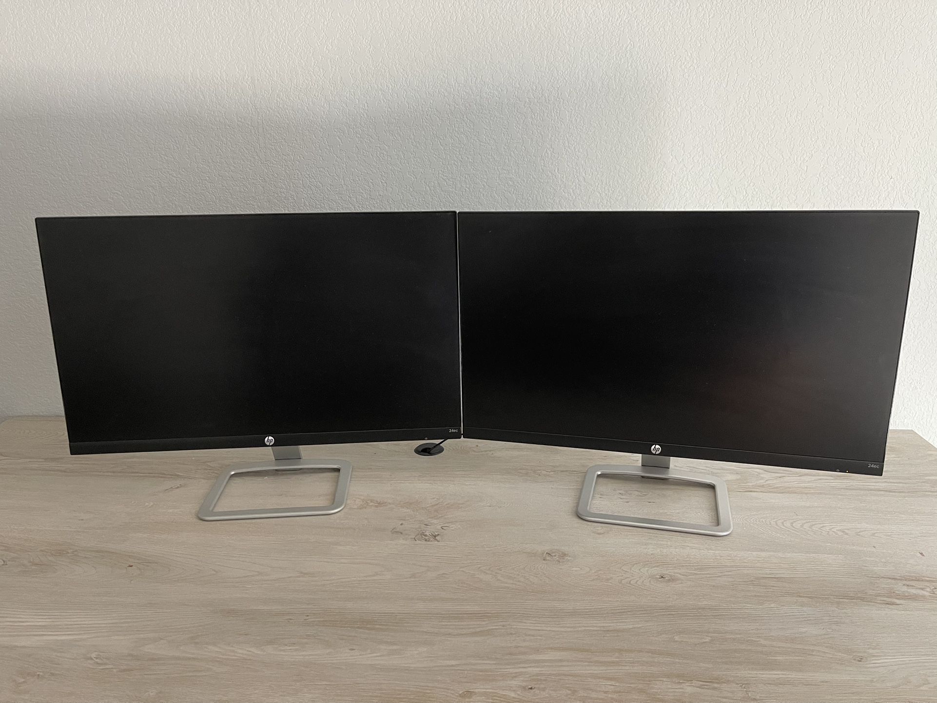 Like New! HP 24-inch Dual Monitors - Boost Your Productivity & Gaming Experience!