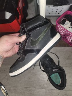 Size 9(m) Nike Suade Sneaker
