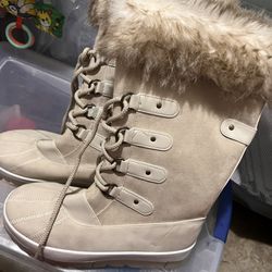 Light brown snow boots