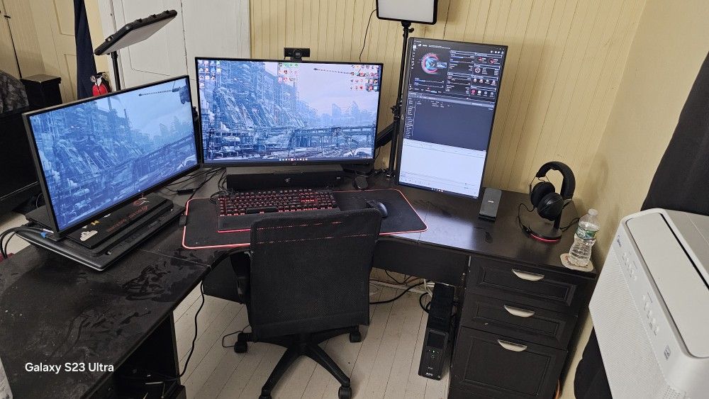 Computer/Streaming Equipment