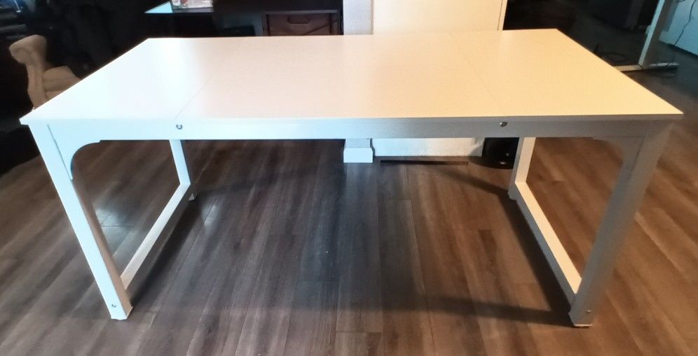 White Modern Desk