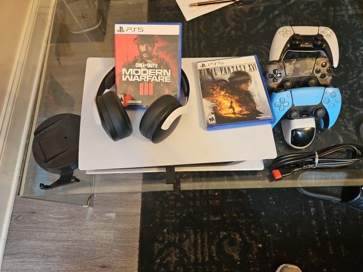 Playstation 5 Disc Version With Sony Pulse 3d Wireless Headset. Happy To Video Chat And Show Functionality Is Perfect. Bundled Witb Accessories !