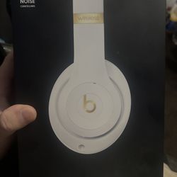 Beats Studio 3 White And Gold Trim
