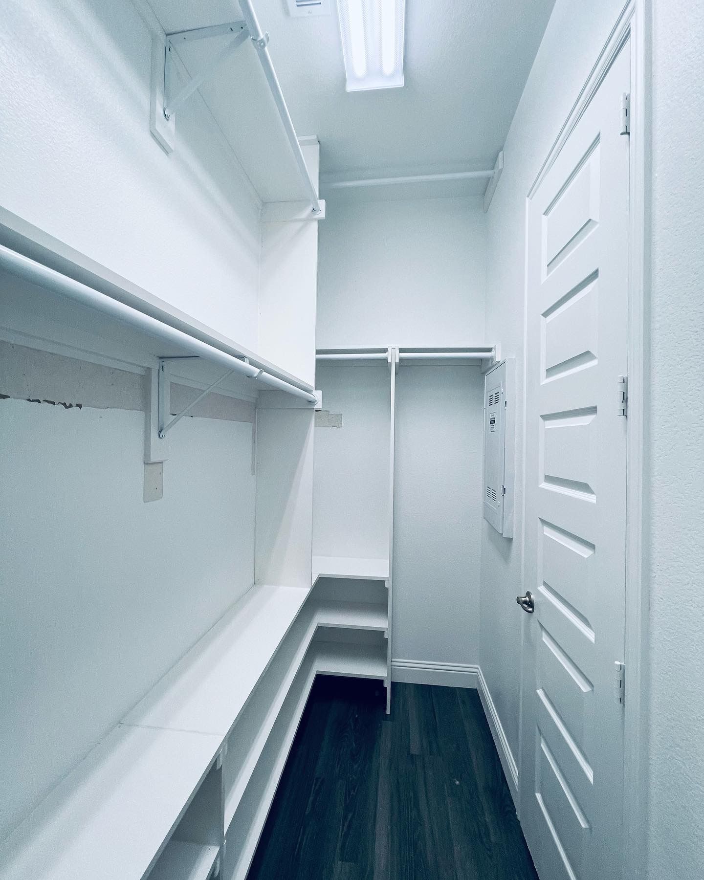 Shelving closet Design
