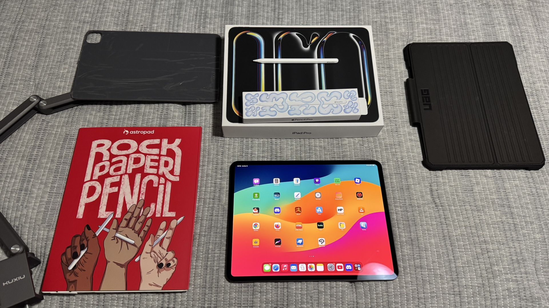 iPad Pro 13in M4 (256GB) with accessories