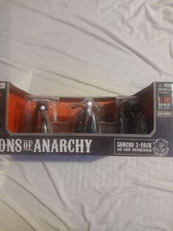 Sons of anarchy bikes and towtruck