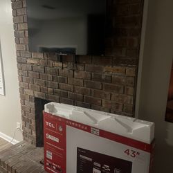 43โ TCL TV With Stand & Wall Mount