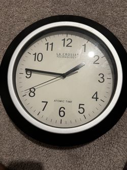 La crosse automatic clock- automatic time sync and day light auto adjustment 