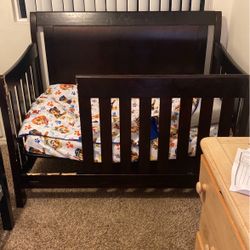 Crib / Toddler Bed