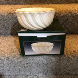 Ivory and Gold collection bowl 8” diameter- $12