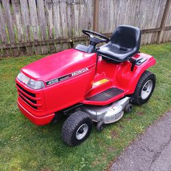 Honda 4518 Riding Mower This Is A Commercial Mower And In Mint Condition Runs And Cuts Professional Serious Inquires Only Thank You.
