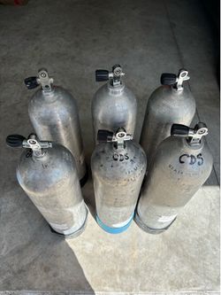 Scuba diving tanks