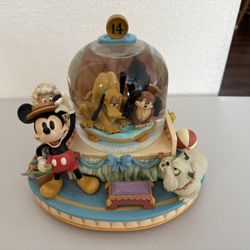 Vintage Snow globe