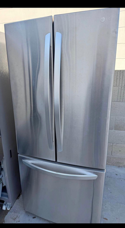 LG Stainless French Door Refrigerator — Bottom Freezer, No Dispenser