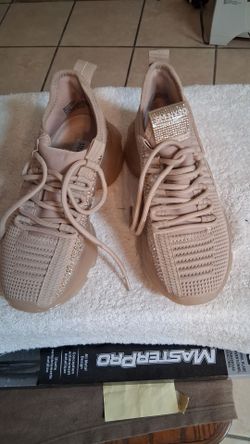 Tenis Steve Madden Size 5.5- new- Oildale