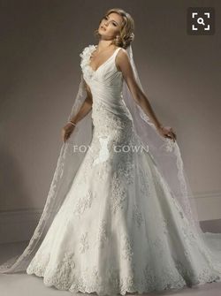 New, gorgeous ivory wedding dress.