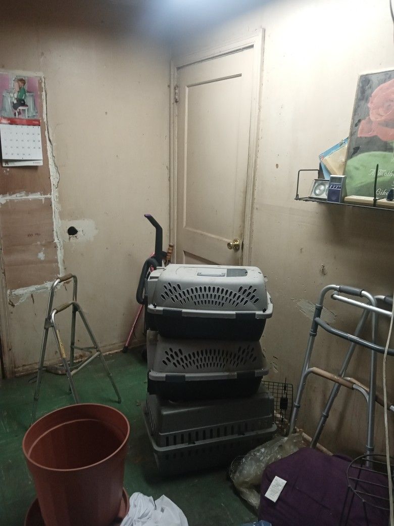 Dog Kennel (All 3 For $10)