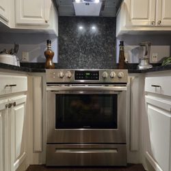 Frigidaire Stove
