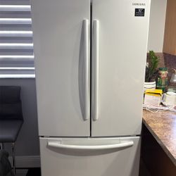 Samsung French Door Refrigerator – Excellent Condition – White
