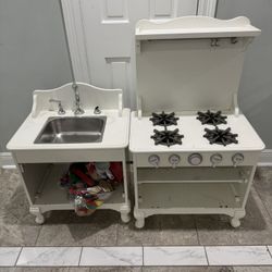 Wood pretended kitchen pkay with food