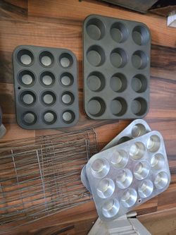 Muffin Pans and Cooling Rack Set