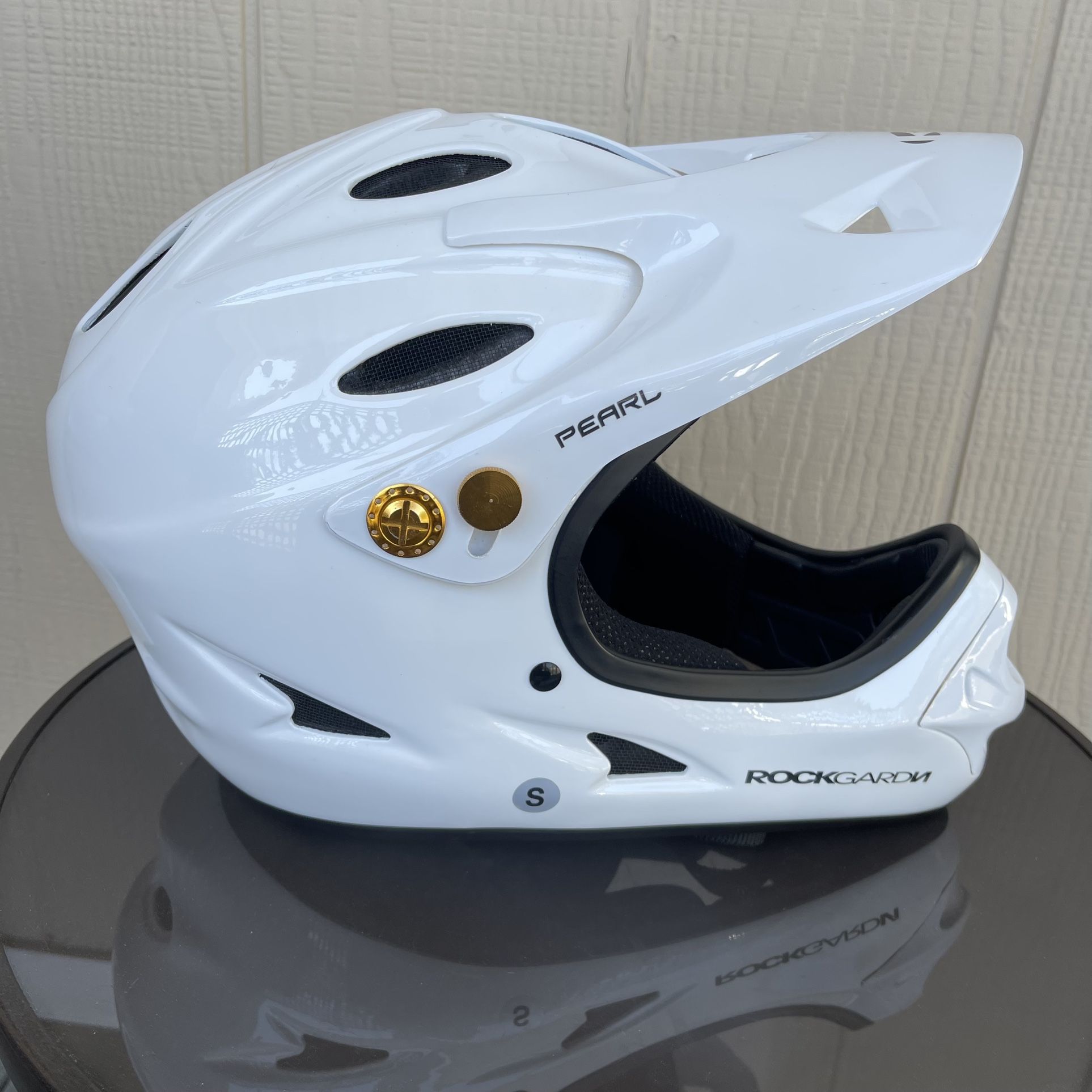 Pre- Owned RockGardn Pearl Full Face Helmet White Size Small
