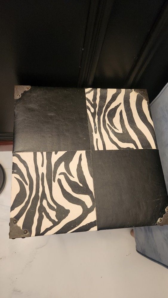 Corner Leather Table