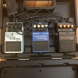 BOSS Guitar Pedalboard Bundle – 3 Pedals, Case & Power Supply