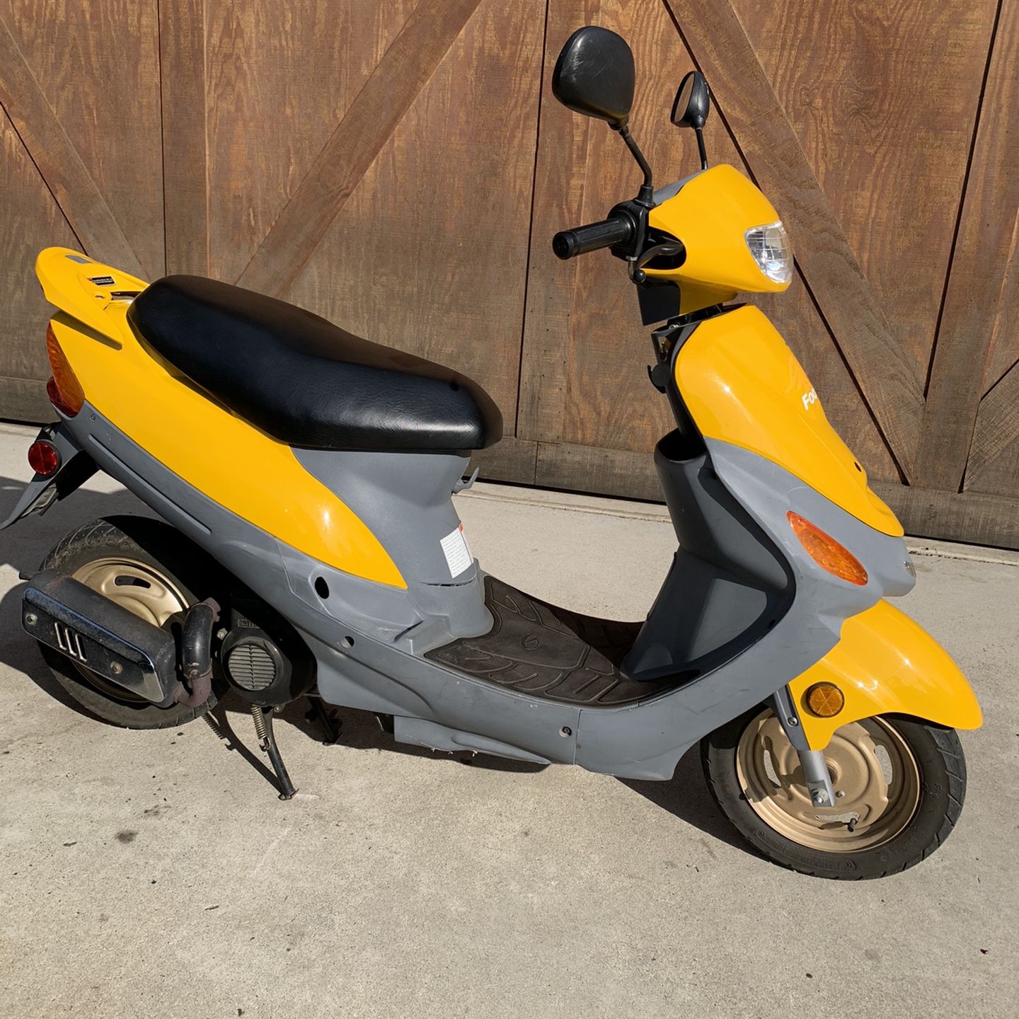 2 Stroke 50cc Scooter SELLING ASAP