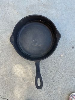 Cast Iron Skillet with Helper Handle
