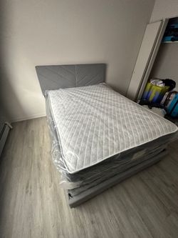 Comfy & Elegant King Bed Frame 🚨 Includes Mattress & Box Spring for ONLY $449. Ready for Delivery Today 🚛