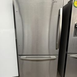 Whirlpool 33 Inch Wide Top and Bottom Refrigerator 