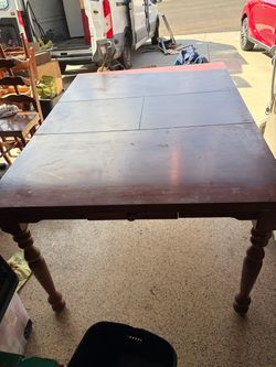 Folding Leaf Table and 5 Chairs