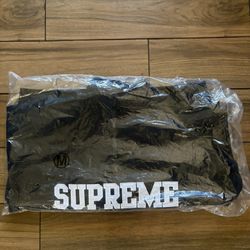 Supreme Shop Half Zip Pullover - NYC