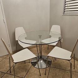 Modern Dining Table And Chairs 