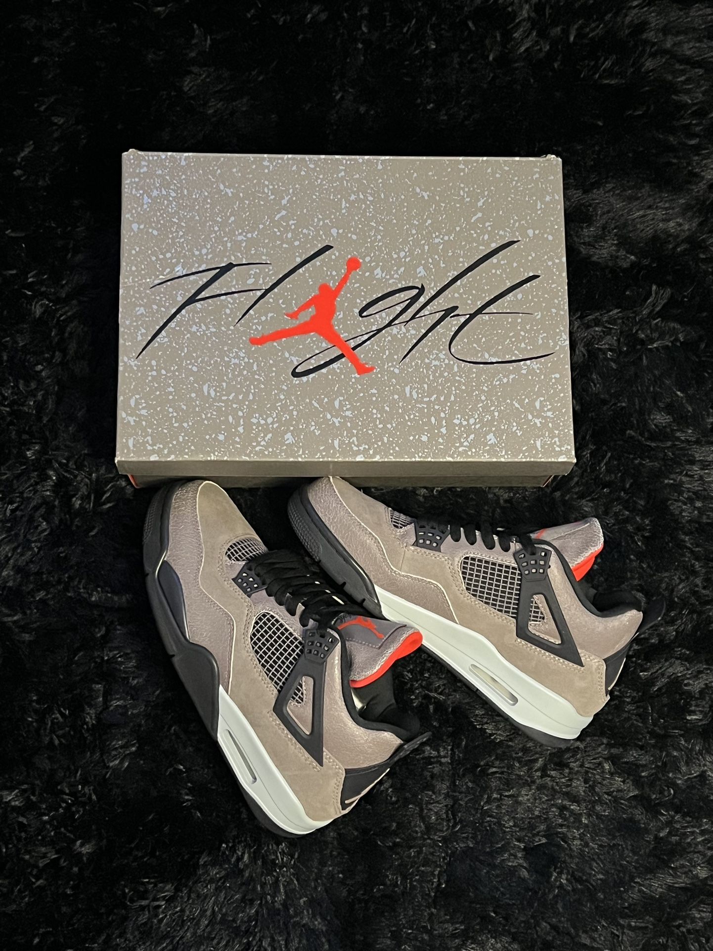 Jordan 4 Retro Taupe Haze 