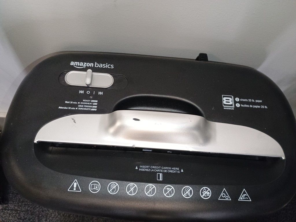 Amazon Basics Paper & Credit Card Shredder