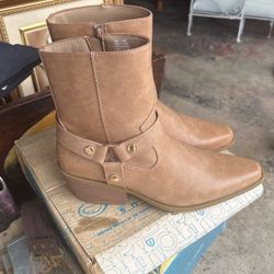 Ladies Size 10 New Boots $5 Cash 